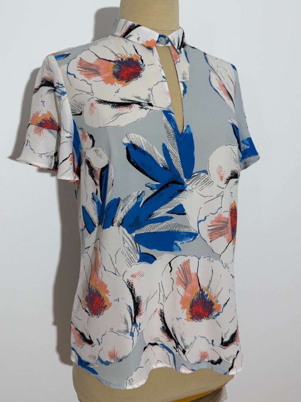 Guess Alba Boxy Short Sleeve Floral Print Top Poppy Punch Blue